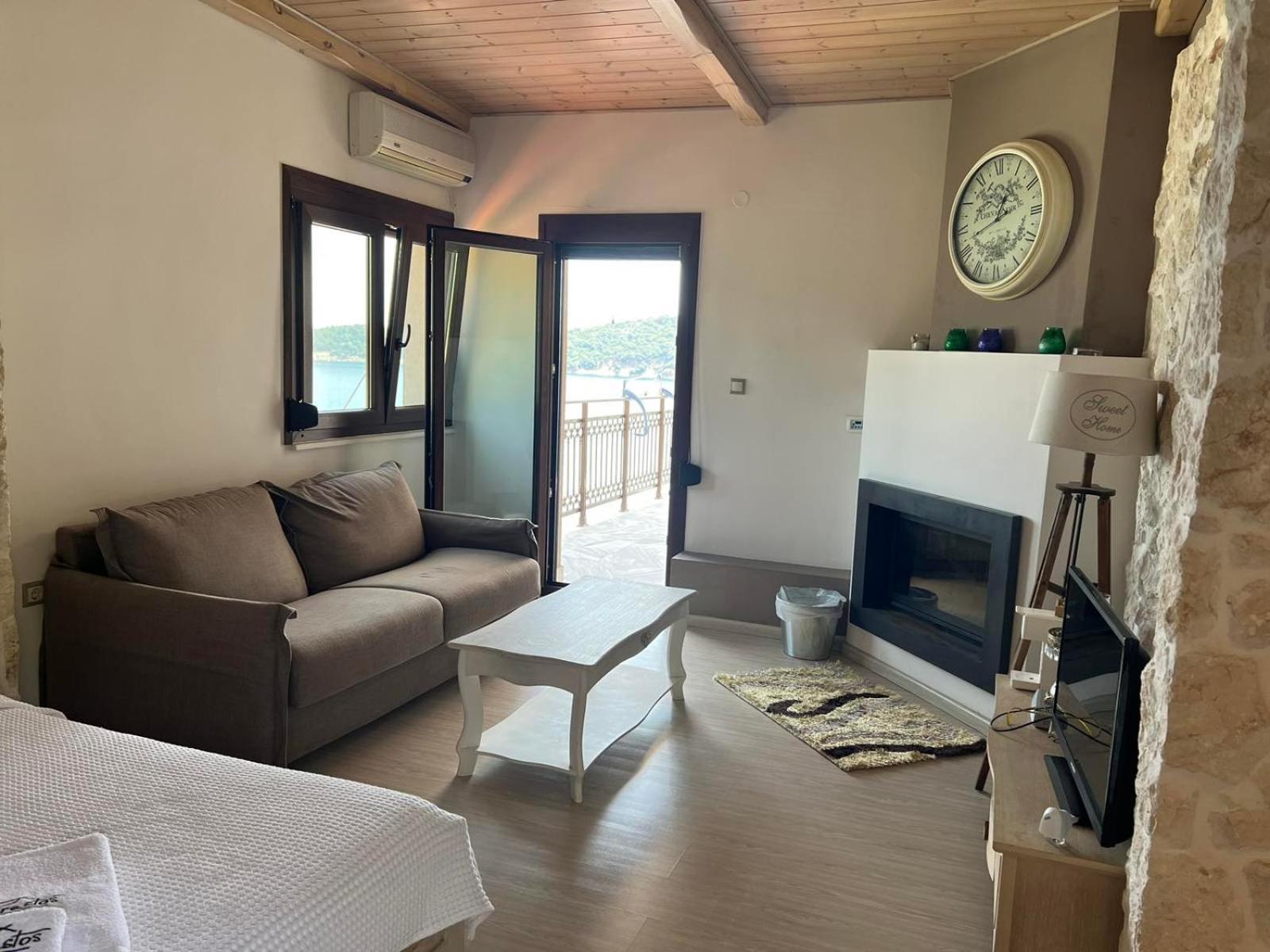 Agorastos Suites Koinira Chambre photo